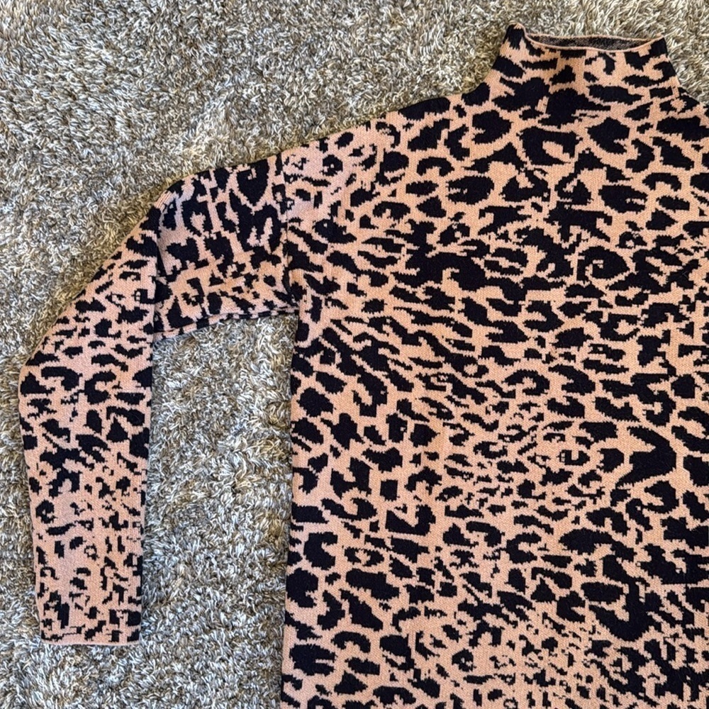 Tahari Tan Black Animal Print Long Sleeve Sweater Top Womens Size XS - Picture 5 of 7